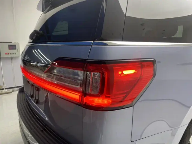 Lincoln Navigator — Фото автомобиля 10