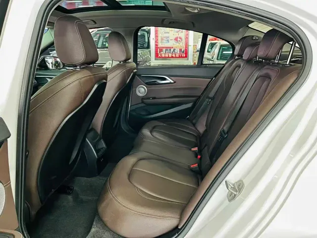 BMW 1 Series — Фото автомобиля 9