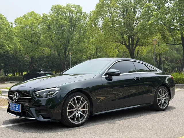Фотография автомобиля — Mercedes-Benz E-Class