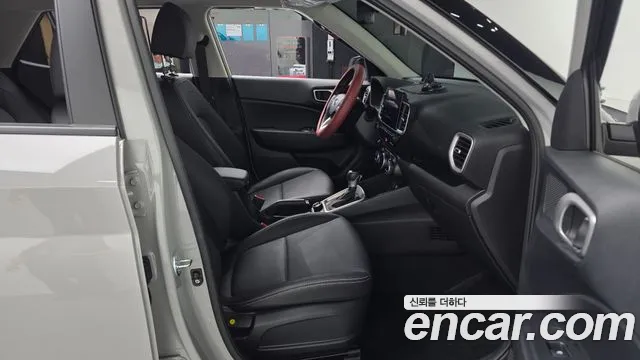 Hyundai Venue — Фото автомобиля 11
