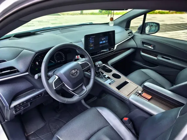 Toyota Granvia — Фото автомобиля 11