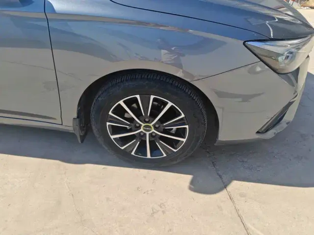 Roewe i5 — Фото автомобиля 6