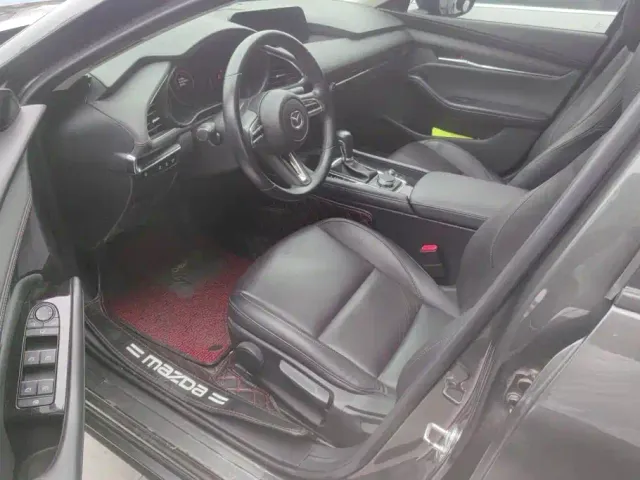 Mazda Axela — Фото автомобиля 9