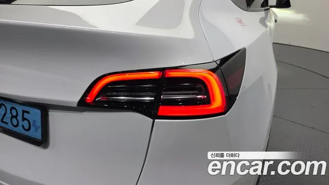Tesla Model Y — Фото автомобиля 8