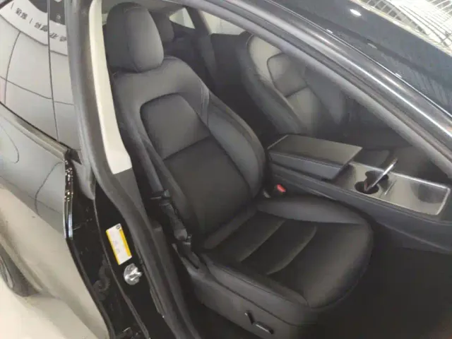 Tesla Model Y — Фото автомобиля 24