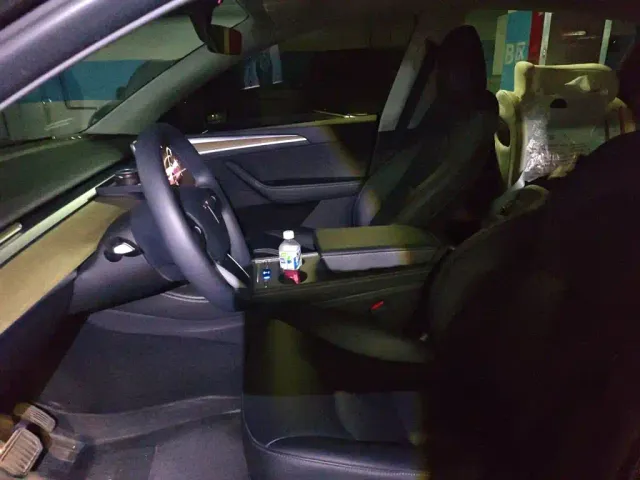 Tesla Model Y — Фото автомобиля 17