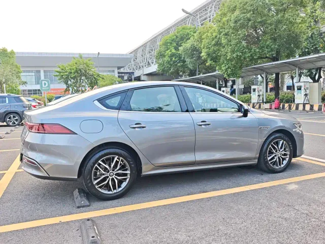 BYD Qin PLUS — Фото автомобиля 29