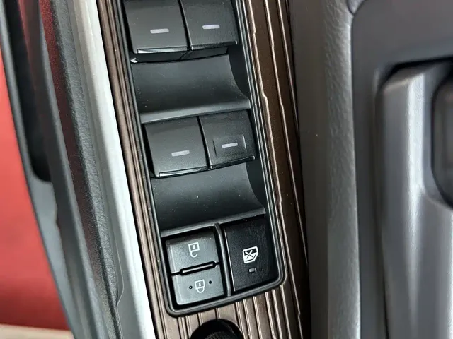 Toyota Granvia — Фото автомобиля 12