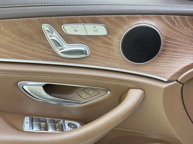 Mercedes-Benz E-Class — Фото автомобиля 6