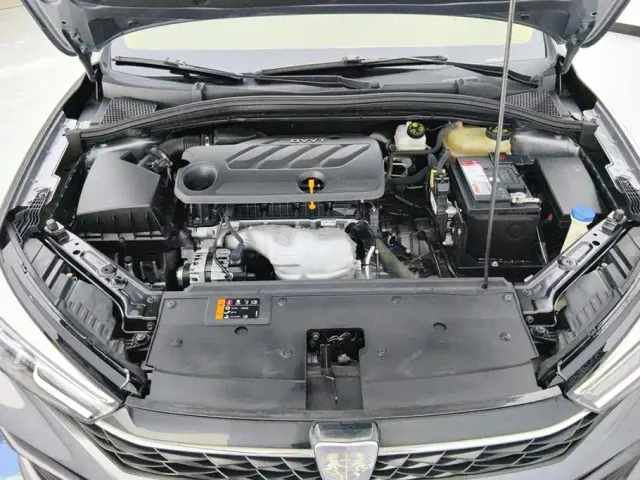 Roewe i5 — Фото автомобиля 10