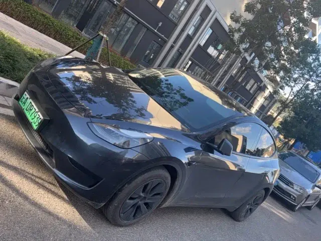 Фотография автомобиля — Tesla Model Y