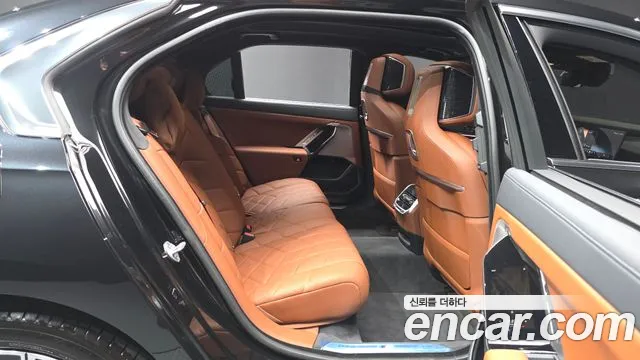 BMW 7 Series G70 — Фото автомобиля 18