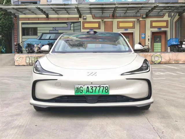 IM Motors L6 — Фото автомобиля 2