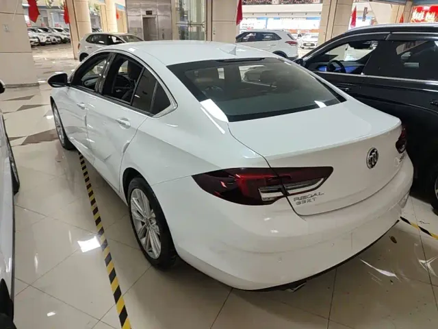 Buick Regal — Фото автомобиля 4