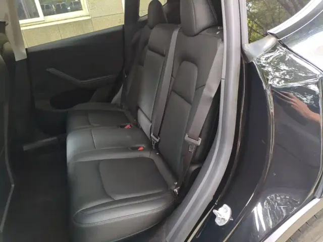Tesla Model Y — Фото автомобиля 16