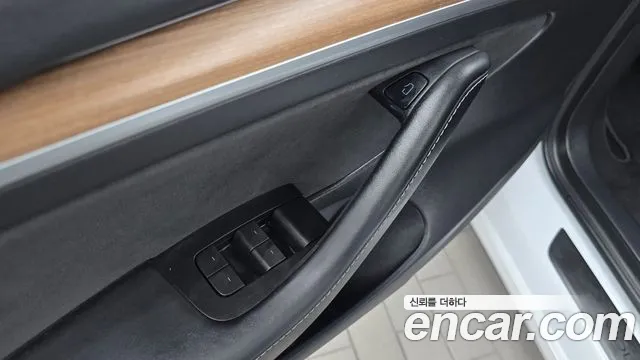 Tesla Model 3 — Фото автомобиля 28