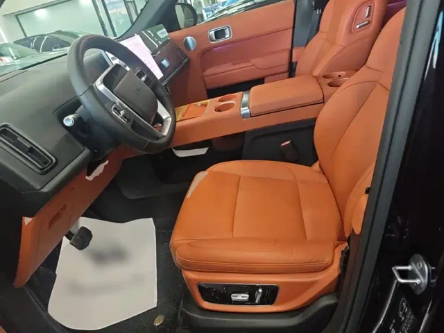 Li Auto L8 — Фото автомобиля 14