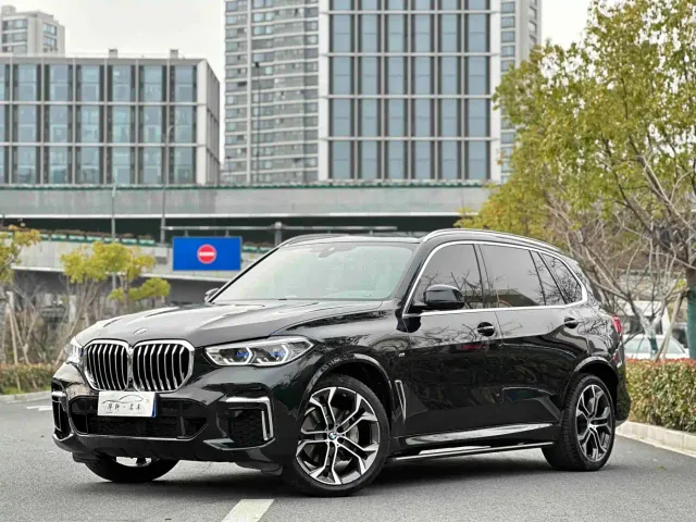 Фотография автомобиля — BMW X5