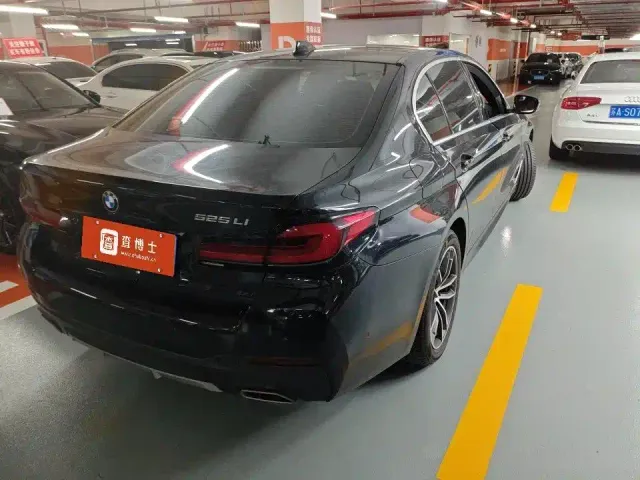 BMW 5 Series — Фото автомобиля 2