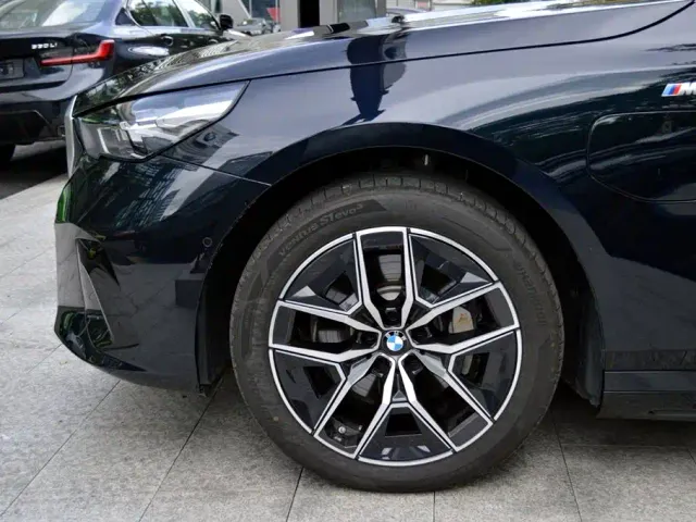 BMW i5 — Фото автомобиля 11