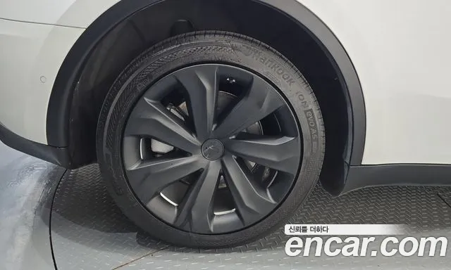 Tesla Model Y — Фото автомобиля 5