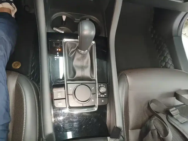 Mazda Axela — Фото автомобиля 13