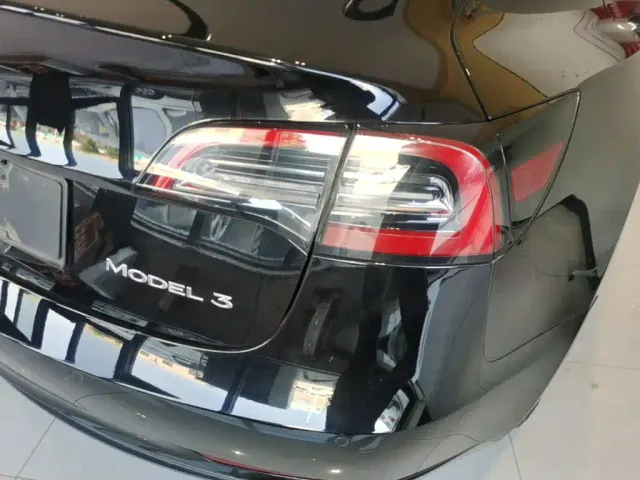 Tesla Model 3 — Фото автомобиля 7