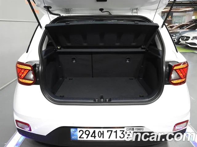 Hyundai Venue — Фото автомобиля 2