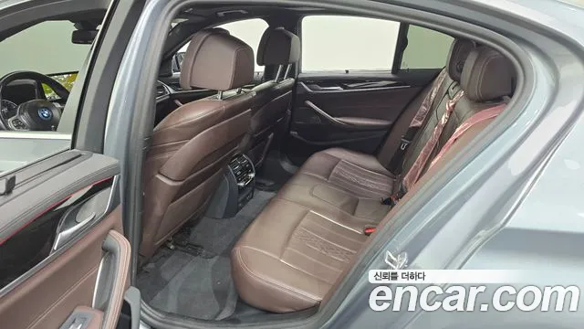 BMW 5-Series 5 серия (G30) — Фото автомобиля 11