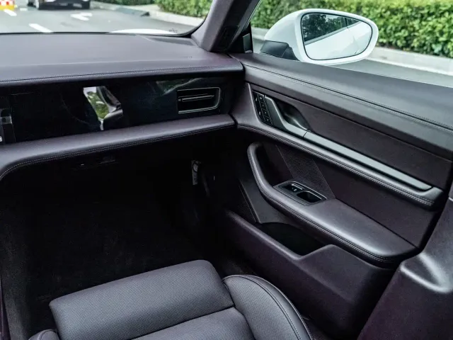 Porsche Taycan — Фото автомобиля 25