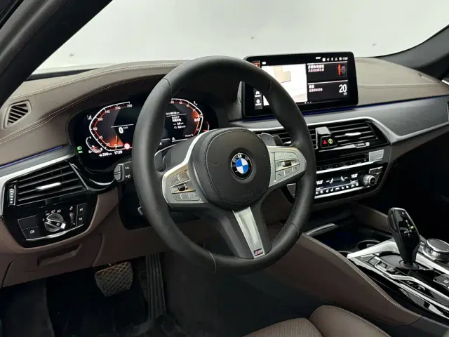 BMW 5 Series — Фото автомобиля 21