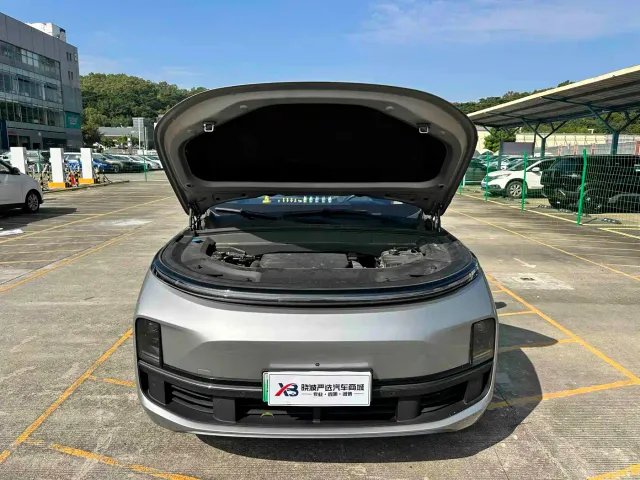 Li Auto L9 — Фото автомобиля 3