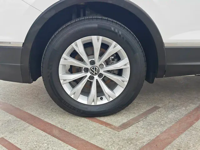 Volkswagen Tiguan L — Фото автомобиля 14
