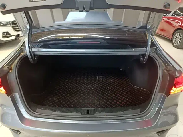 Roewe i5 — Фото автомобиля 18