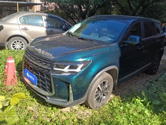 Forthing T5 — Фото автомобиля 2