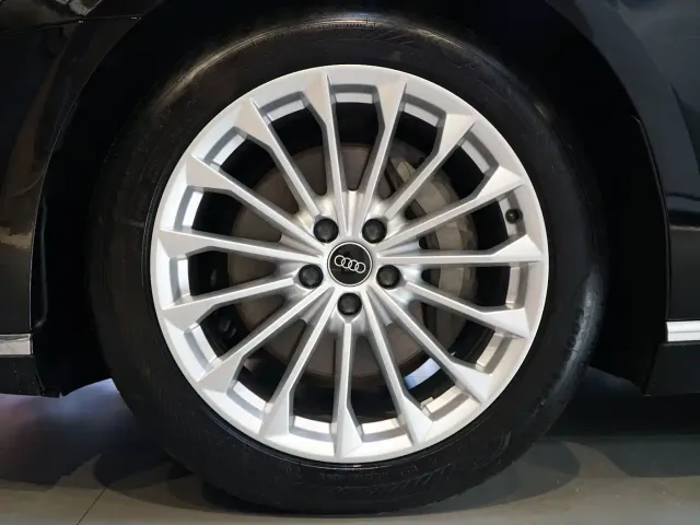 Audi A8 — Фото автомобиля 22