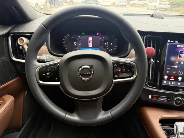Volvo S90 — Фото автомобиля 12