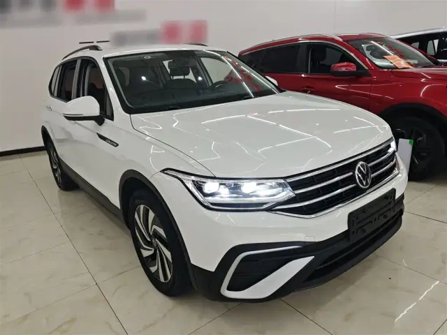 Volkswagen Tiguan L — Фото автомобиля 3