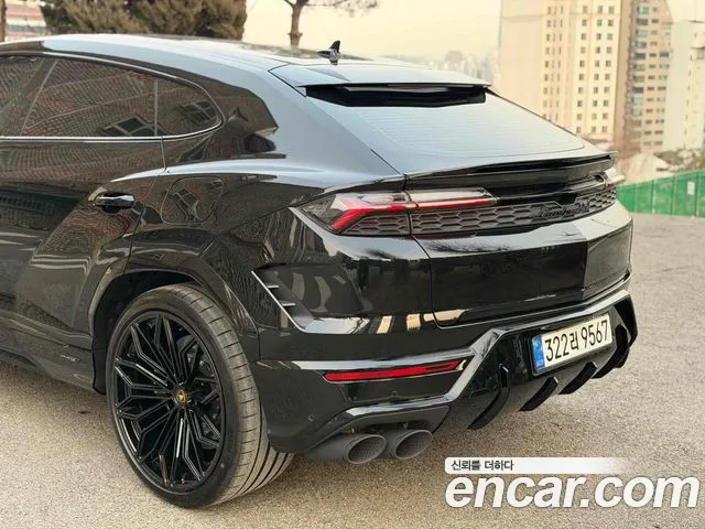 Lamborghini Urus — Фото автомобиля 4