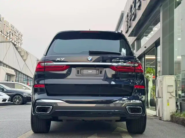 BMW X7 — Фото автомобиля 10