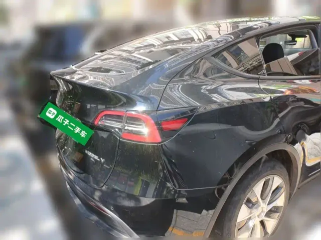 Tesla Model Y — Фото автомобиля 4