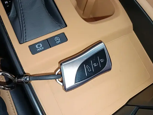 Lexus ES — Фото автомобиля 8