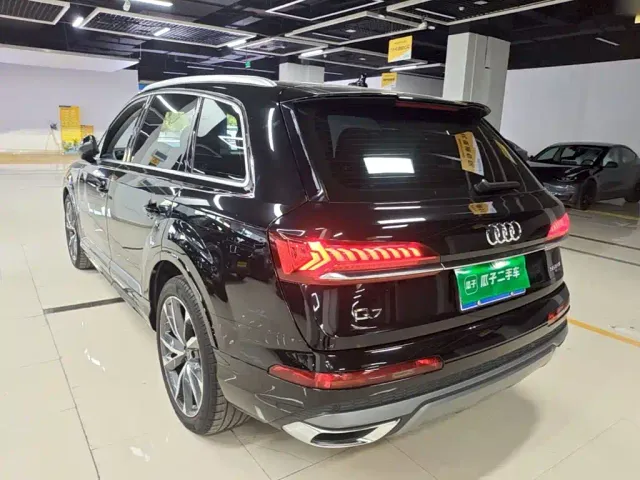 Audi Q7 — Фото автомобиля 4
