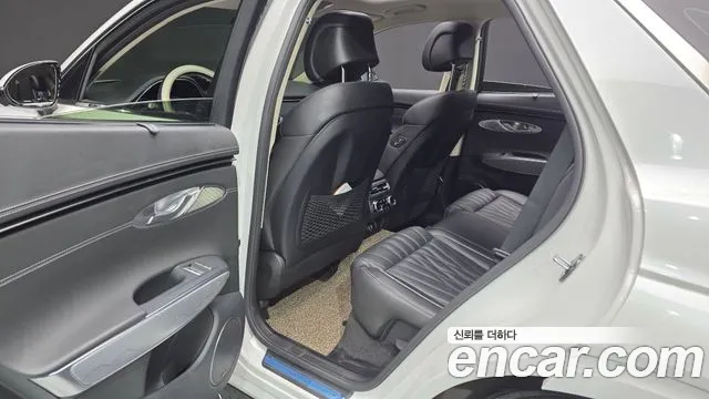 Genesis GV70 — Фото автомобиля 12