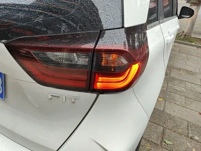 Honda Fit — Фото автомобиля 7