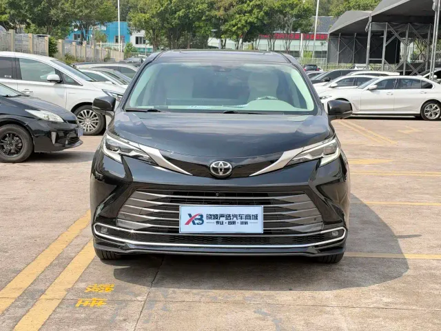 Toyota Sienna — Фото автомобиля 2