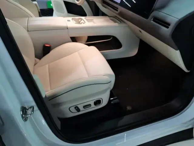 Li Auto i6 — Фото автомобиля 8