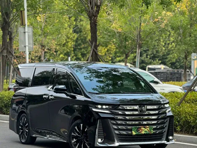 Toyota Vellfire — Фото автомобиля 3