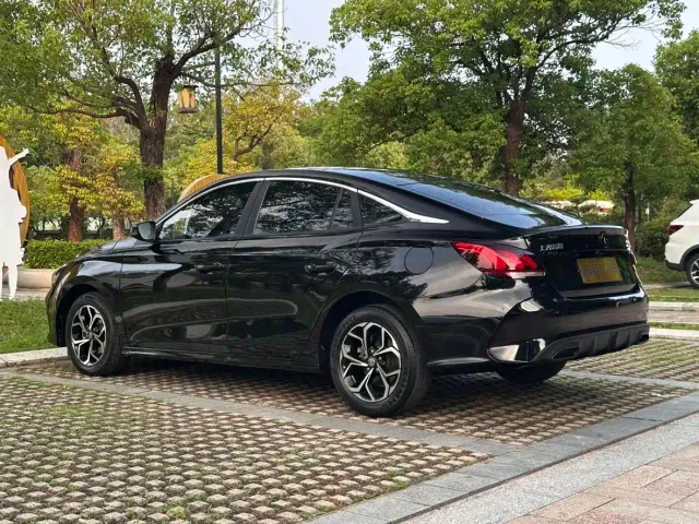 MG 5 — Фото автомобиля 6
