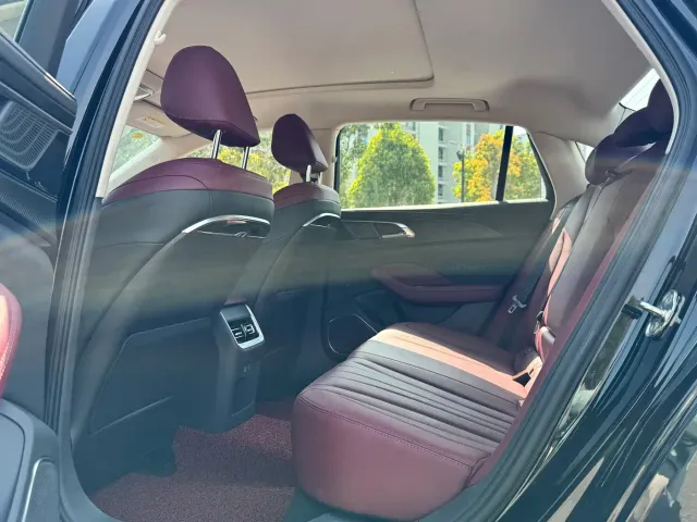 Hongqi H5 — Фото автомобиля 8